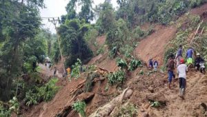 Jalan Menuju Paguyaman Pantai Lumpuh Lagi Gegara Longsor