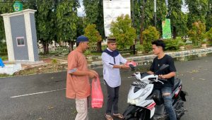 Baksos Ramadan, Satreskrim Polres Boalemo Bagikan Takjil