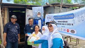 PWI Sulteng Berbagi Parcel untuk Kaum Dhuafa