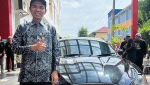 UAS Diberi Mobil Jaguar, Langsung Dilelang, Hasilnya untuk Pesantren