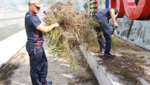 Kapolresta Gorontalo Kota Turun Tangan Bersihkan Bantaran Sungai Bulango
