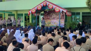 Polwan Polresta Gorontalo Kota Goes To School