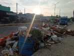 Tumpukan Sampah di Pasar Minggu Tilamuta Meresahkan Pengendara