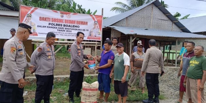 HUT Bhayangkara ke 78, Polres Boalemo Bedah Satu Rumah Warga