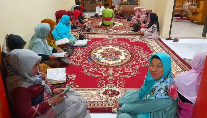 Tradisi Malam Pasang Lampu, Ketua DPR Boalemo Gelar Khatam Al-Qur’an